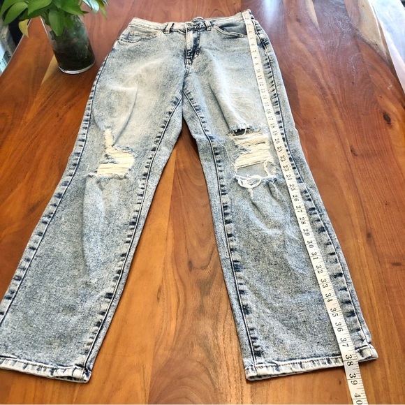 Celebrity Pink Wide Leg Denim Casual Baggy High Rise Jeans with Distressed Front - Picture 12 of 15